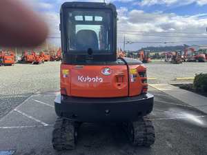 Miniexcavadora Kubota KX040-4 2025: Potencia Compacta Avanzada para Máxima Productividad - Product Image 3