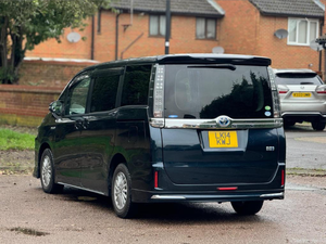 Occasion 2023 Noir pour Vauxhall Automatique Cuir Wagon RWD avec Caméra Arrière 37 000 Miles (23 Reg) - Product Image 2