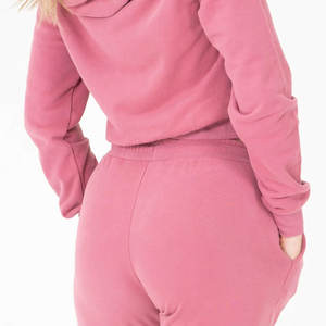 ชุดออกกำลังกายแบรนด์หรูสำหรับผู้หญิงปี 2026 เสื้อครอปท็อปผ้าฝ้าย 100% กางเกงจ็อกเกอร์ ชุดวอร์ม 2 ชิ้น สำหรับสาวๆ - Product Image 6