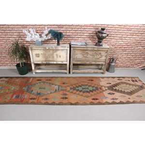 พรมวูลวินเทจแบบยาว ขนาด 2.7x11.1 ฟุต ลายคิลิมสีน้ำตาลแบบแพทช์เวิร์ค พร้อมแผ่นรองหลังทำจากยางพาราเป็นมิตรกับสิ่งแวดล้อม - Product Image 2