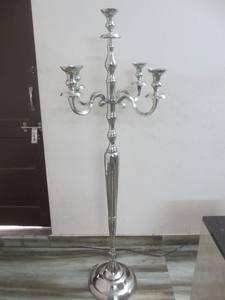 Vente en gros lot de 3 bougeoirs en aluminium au design antique INS Verre lisse brillant Décoration de table de mariage de Noël élégante Autre - Product Image 3