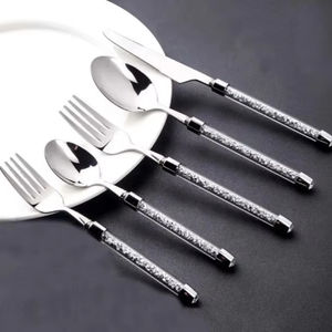 Ensemble de couverts en acier inoxydable argenté, vaisselle haut de gamme conçue pour les espaces de repas modernes, des présentations de table élégantes et un usage quotidien - Product Image 1