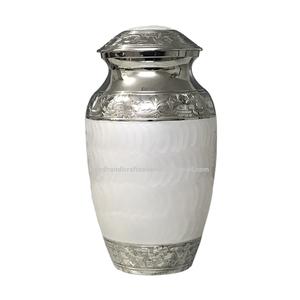 Urna de cremación de latón para adultos, urna de recuerdo de funeral hecha a mano - Product Image 5