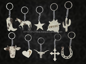 Nouvel arrivage de porte-clés en cuir de vachette au design unique porte-clés en cuir de fourrure véritable porte-clés élégants porte-clés de haute qualité à vendre - Product Image 4