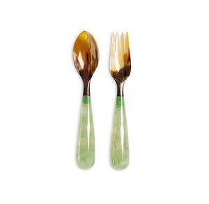 Ensemble de cuillère et de fourchette à salade en résine et en corne faits à la main par un designer moderne avec une longue poignée, ustensiles de table écologiques pour les fêtes - Product Image 3