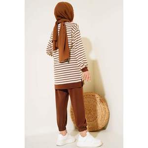 Conjunto de forro polar de 2 hilos para mujer en marrón a rayas horizontales Conjunto cómodo y elegante - Product Image 3