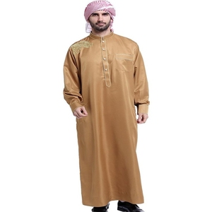 Atractivo lujo de alta calidad estilo saudí hombres thobes disponibles en precio al por mayor con la mejor calidad muy demandada - Product Image 2
