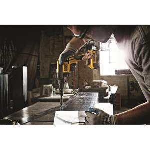 Atornillador Inalámbrico 20V MAX XR Versa-Clutch de Grado Profesional con Torque Ajustable y Fuente de Alimentación - Product Image 1