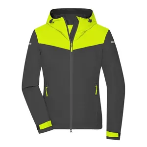 Veste tout-terrain durable pour femmes, équipement de randonnée idéal et sac étanche - Product Image 5