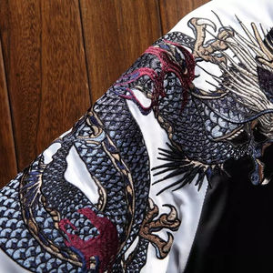 Blouson aviateur en satin au design personnalisé pour hommes nouvelle tendance Style Letterman avec broderie en satin Veste universitaire à prix raisonnable - Product Image 5