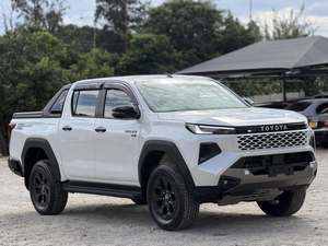 Pick-up double cabine Hilux Travo OVERLAND Diesel Turbo Automatique R18 en aluminium, sièges en tissu, blanc, occasion 2026 - Product Image 5