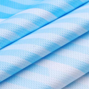 Ensemble de football pour hommes Tissu en maille léger Manches courtes Évacuation de l'humidité Motif sublimé Impression de nom personnalisé OEM ODM - Product Image 5