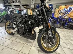 Motocicleta de Carreras de Calle y Pista de 1000cc y Cuatro Cilindros - Product Image 3