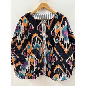 Chaqueta Acolchada de Algodón con Estampado Ikat Otoñal, Colección Noir Ikat - Product Image 4