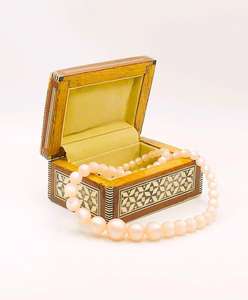 Boîte de rangement à bijoux de luxe moderne en bois fait main haut de gamme avec incrustation de nacre et motif floral gravé, organisateur élégant - Product Image 4