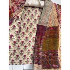 <b>Capped</b> <b>Sleeve</b> <b>Top</b> with Silk Patchwork Versatile Outer Wear - Product Image 2