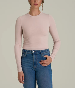 T-shirt à manches longues ajusté à col rond et à longueur de hanche pour femmes, qualité supérieure, 100% coton, 180 GSM, logo personnalisé, option multicolore - Product Image 3