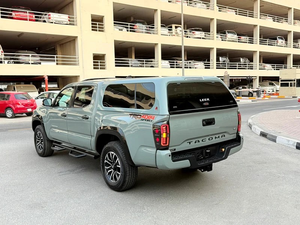 Sedán Todoterreno 4x4 de Alta Distancia al Suelo, Vehículo Utilitario de Doble Cabina Usado, Caja de Cambios Automática, Volante a la Izquierda, Aleación de Aluminio Oscuro - Product Image 5