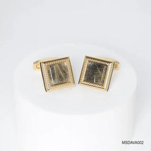 Une paire de boutons de manchette plaqués or 18 carats avec pierres précieuses Fengshui en quartz rutilé doré (MSDAVA002) de la collection Tinh Vu - Product Image 2