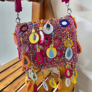 Bolso de Mano de Noche Estilo Bohemio con Bordado de Espejo, Borla de Perlas y Diamantes para Bodas y Fiestas, Hecho a Mano en India - Product Image 1