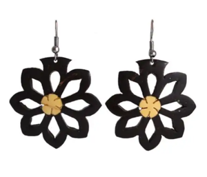 Pendientes de concha de coco minimalistas, hechos a mano y sostenibles para un aspecto natural diario - Product Image 2