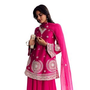Kurta Palazzo แบบสั้นสีชมพูกับ dupatta เครื่องแต่งกายตามชาติพันธุ์สำหรับผู้หญิงเครื่องแต่งกายตามแบบสั่งทำ - Product Image 2