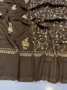 Châle Kashmiri en laine brodée traditionnelle Matériau en polyester à motif solide pour les événements d'hiver et les looks ethniques - Product Image 4