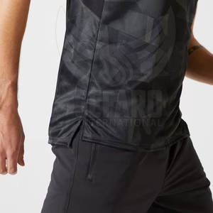 Vêtements d'été fabriqués au Pakistan T-shirts de fitness en gros Logo personnalisé T-shirts de fitness pour hommes - Product Image 5