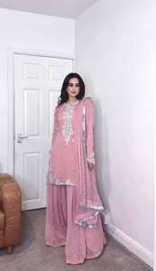 Salwar Kameez prêt-à-porter en Georgette rose de designer pakistanais, entièrement brodé avec des sequins, vêtements de mariage cousus, costumes Sharara - Product Image 2