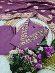 Ensemble de costume de style Bollywood ethnique en soie de lavande douce avec miroir Tenue indienne classe pour les festivités et événements diurnes d'hiver - Product Image 5