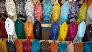 Mules pour femmes, bout pointu brodé, motif floral, légères, respirantes, tendance, été, toutes saisons, dessus synthétique, mousse - Product Image 2