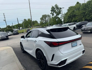 Vehículo SUV RX 500h F-SPORT 2023 Usado en Venta - Product Image 2