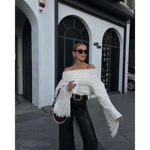 Suéter Aidan con cuello barco y detalle de borlas para mujer 1276-15 - Product Image 5