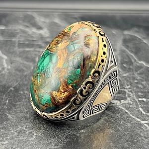 Anillo de Diseño Único para Hombre, Anillo Grande de Plata con Incrustaciones de Malaquita Ovalada, Joyería de Piedras Preciosas Naturales, Regalo Perfecto para Él - Product Image 3