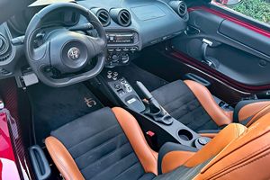 Coche usado Alfa Romeo 4C Spider 33 Stradale Tributo 2020 seminuevo con disponibilidad de entrega urgente - Product Image 2