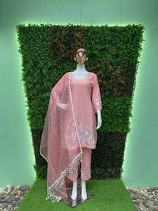 ชุดงานเทศกาล ชุดพิเศษ งานออกแบบใหม่ เสื้อปักดิ้นหนัก พร้อมกางเกงและผ้าคลุมไหล่ คุณภาพพรีเมียม สำหรับงานปาร์ตี้ - Product Image 3