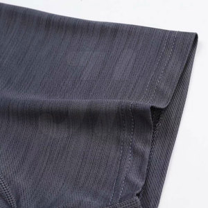 เสื้อยืดออกกำลังกายแขนยาวผู้ชายสไตล์ไฮสตรีทขายดี ระบายอากาศได้ดี น้ำหนัก 220 กรัม รับสกรีนโลโก้แบบมืออาชีพ ลายเรียบ - Product Image 4