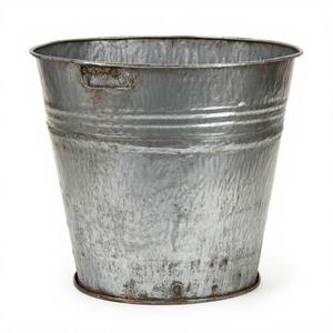 Maceta galvanizada CottageRust con mango y detalles de remaches para el jardín del hogar Maceta de metal antiguo para uso decorativo - Product Image 1