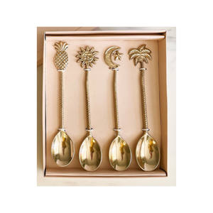 Ensemble de 4 cuillères à dessert en laiton massif pour hôtel à bas prix Ensemble de cuillères à dîner de haute qualité avec vernis et laque - Product Image 1