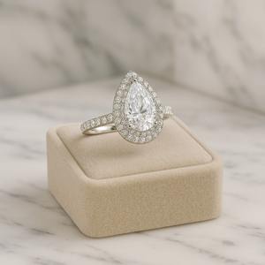 Bague de fiançailles de qualité supérieure en or 10 carats, argent cultivé en laboratoire, 1 carat coupe poire VVS2 E couleur IGI certifié éthique en gros - Product Image 1