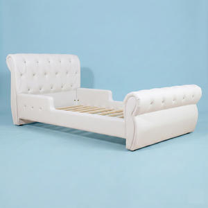 Lit pour enfants avec cadre en bois et revêtement en cuir PU, lit rembourré pour enfants, cadre de lit en bois massif pour enfants pour chambre à coucher / hôtel - Product Image 4