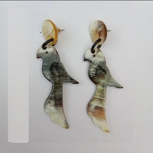 Pendientes hechos a mano con forma de pájaro y cuerno de búfalo para mujer, joyería ligera de cuerno natural en estilo tribal y bohemio - Product Image 2
