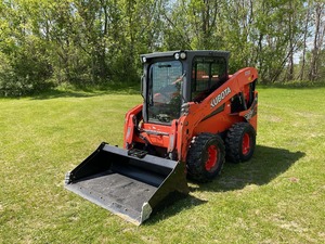 Chargeuse sur pneus Kubota SSV65 d'occasion avec système hydraulique pour la construction - Product Image 1