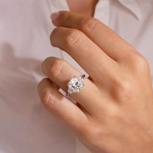 แหวนหมั้นเพชรโมอิสขนาด10มม. ทรงสี่เหลี่ยมตัดเป็นสามชิ้น | ด้านข้างเป็นรูปสี่เหลี่ยมคางหมูทองขาวชุบเครื่องประดับสำหรับงานแต่งงานที่ดีสำหรับผู้หญิง - Product Image 3