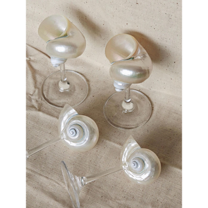 DÉCOR DE TABLE EN COQUILLAGE DE LUXE: VERRE À VIN ARTISANAL POUR UN DÉCOR ÉLÉGANT D'ÉVÉNEMENT. - Product Image 2