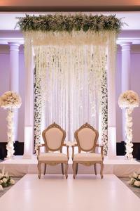 Chaise trône royal en or et crème mariage laiton métal doré ensemble de chaises mariage indien plaqué or - Product Image 2