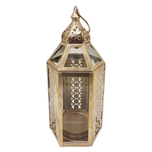 Lanterne à bougie élégante en laiton marocain doré avec lanternes à bougie en métal de style turc décoratives Ramadan en verre - Product Image 1