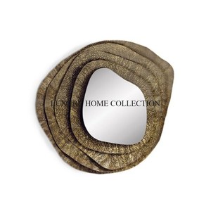 Cadre de miroir mural design en métal antique de qualité supérieure avec des motifs de vigne délicats et une finition métallique en détresse - Product Image 2