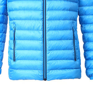 Chaqueta acolchada para hombre de alta calidad OEM, nuevo diseño con cuello con capucha, logotipo frontal de tela de lona, precio al por mayor - Product Image 4