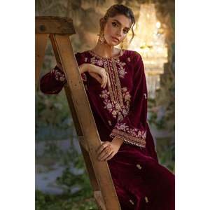Chemise courte en velours à imprimé floral marron pour femme avec broderie à la main pour les occasions de fête et les tenues décontractées - Product Image 4